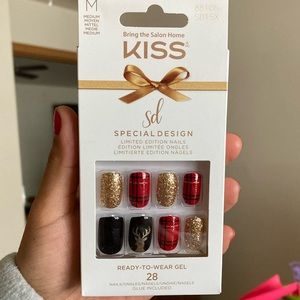 Kiss nails